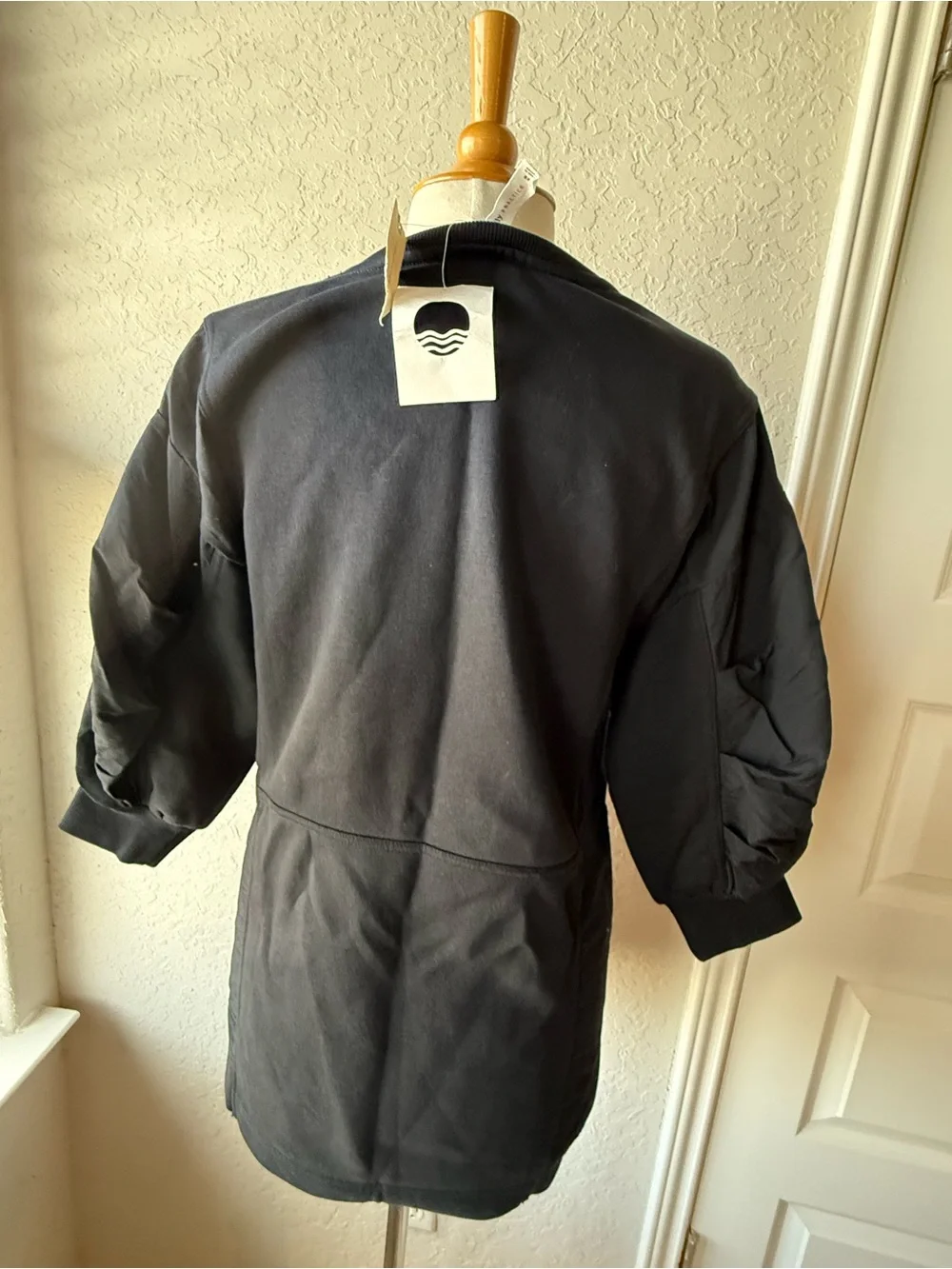 Men's Black Lightweight Shirt Jacket with Structured Sleeves